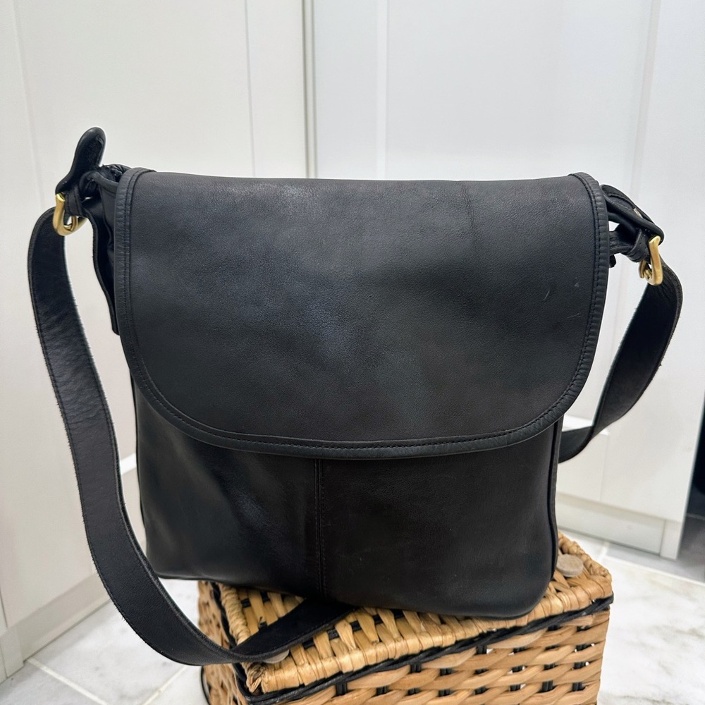 Vintage Coach Leather Crossbody Messenger Bag – USA Made – Solid Brass Hardware